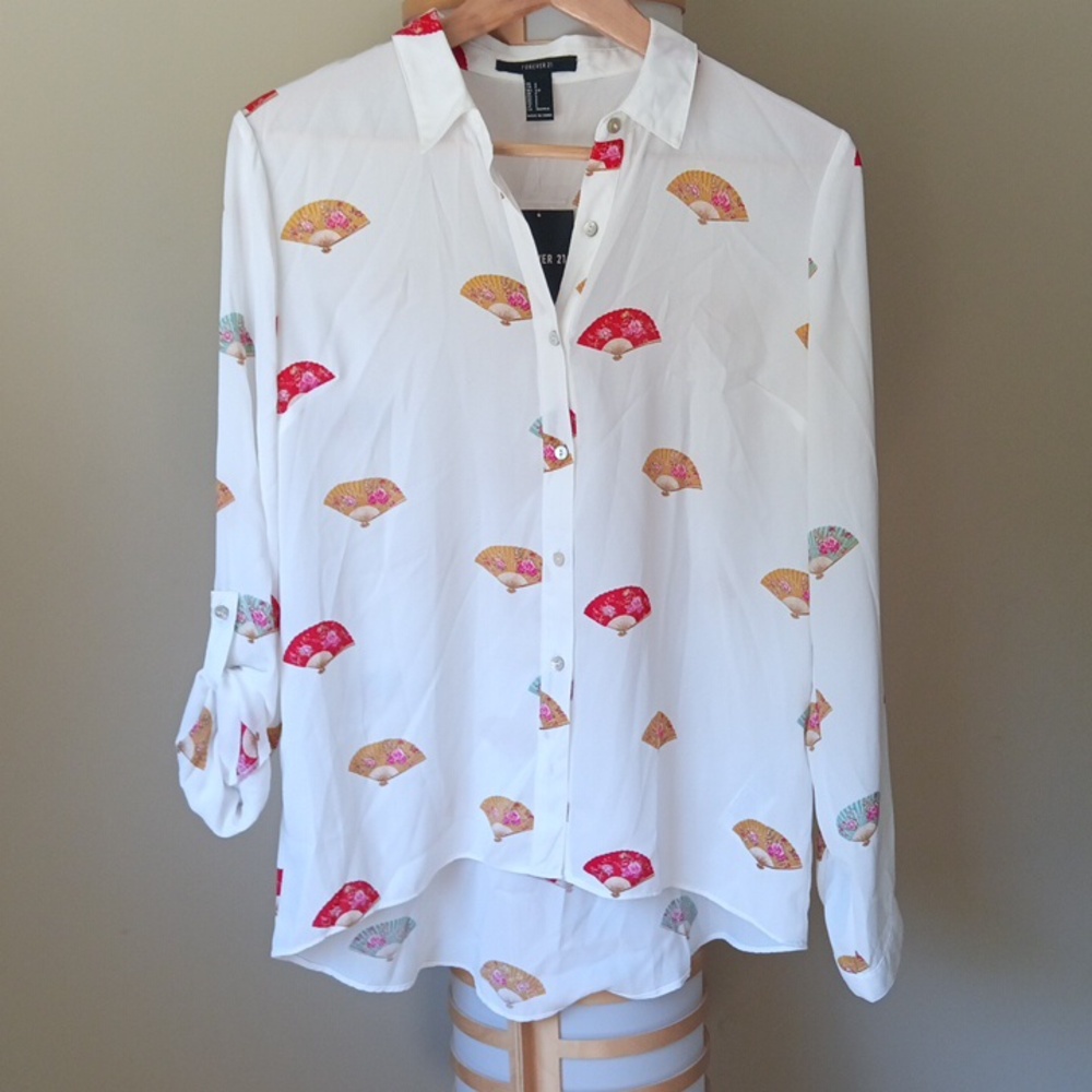Ptp19" Forever 21 White and Red Button Down Shirt with Asian Paper-fan Print
